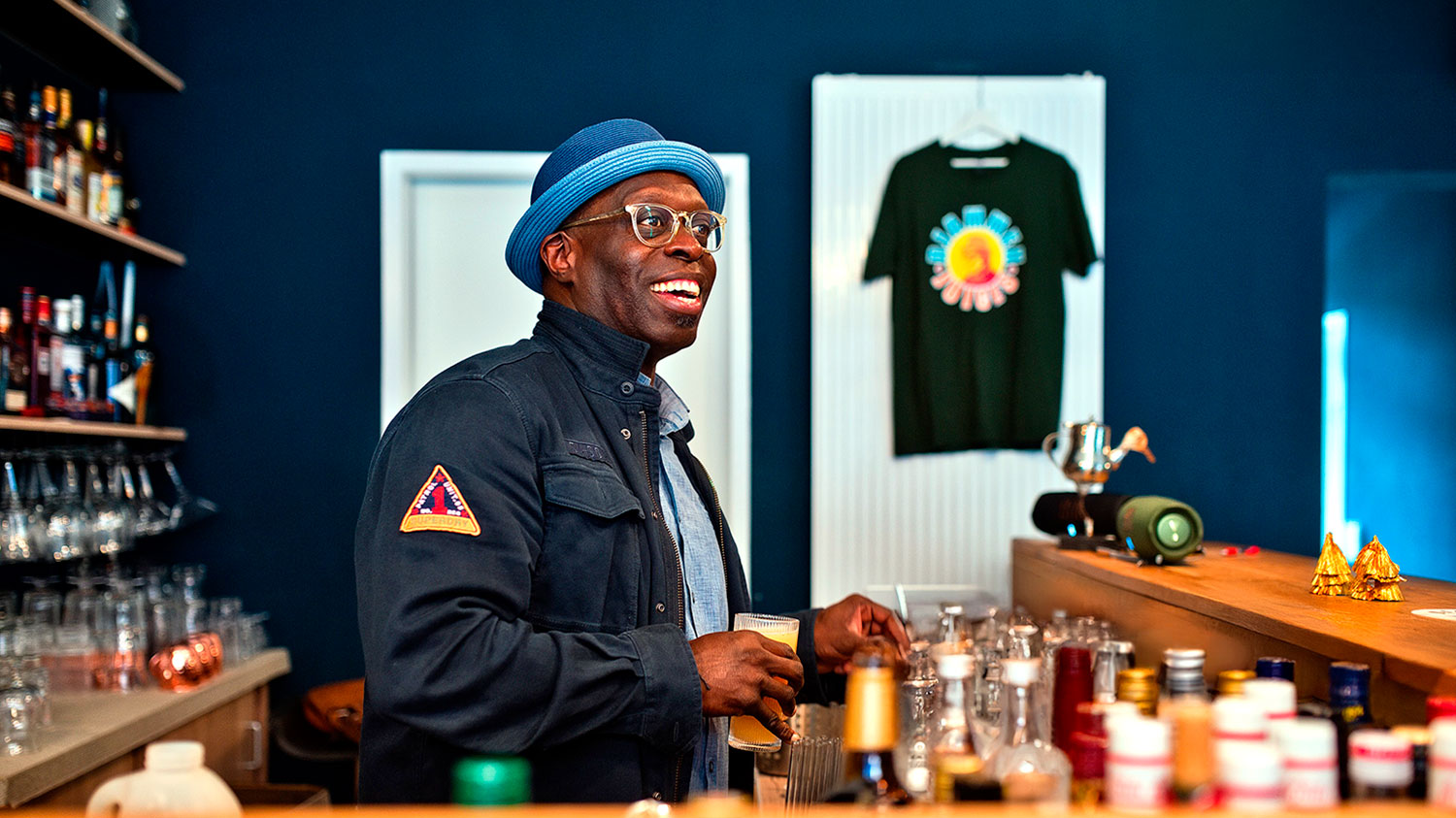 Djammeh an der Cocktail-Bar.