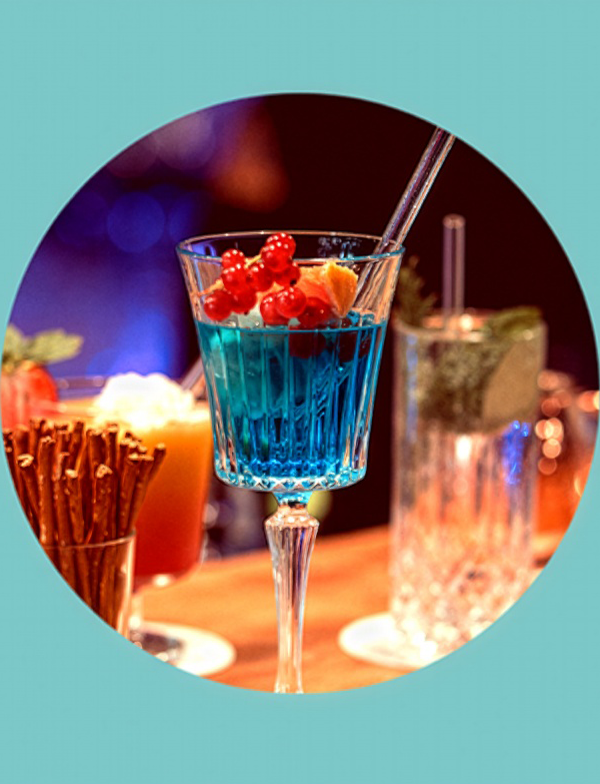 Verschiedene Cocktails von Djammeh Juices.