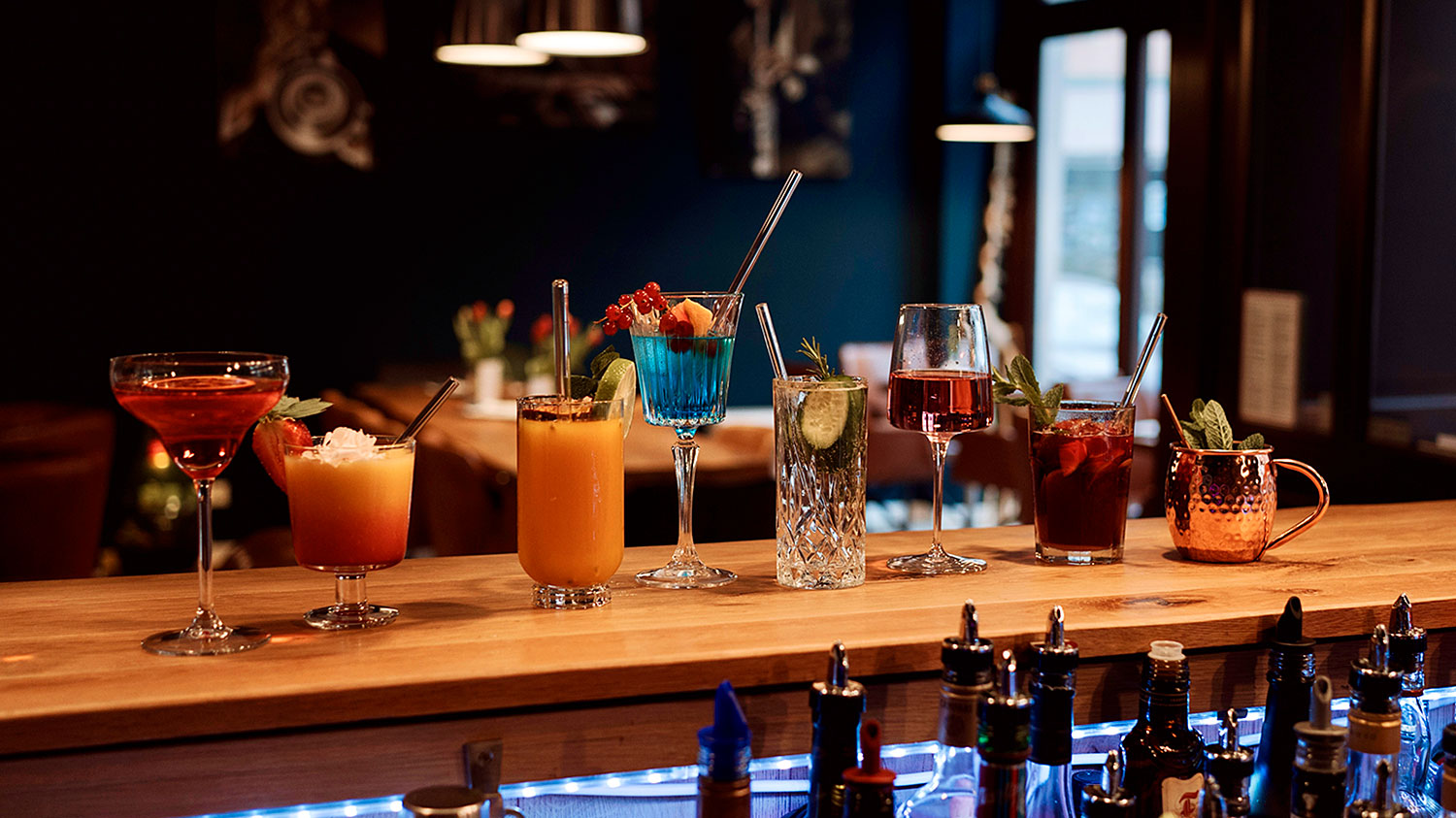 Djammeh an der Cocktail-Bar.